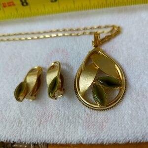 Whiting & Davis Dark Green Stone Necklace And Clip Earrings
